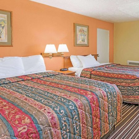 Days Inn By Wyndham Henrietta/Rochester Area Dış mekan fotoğraf